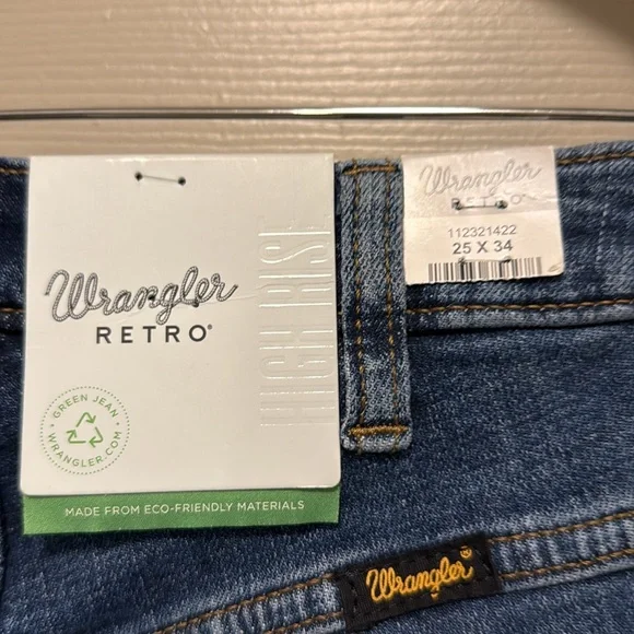 WRANGLER RETRO WOMEN'S MEDIUM WASH HIGH RISE FLARE PATCH POCKET VICTORIA JEANS - Picture 9 of 10